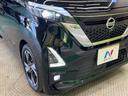 【ＬＥＤヘッドライト】悪天候や夜間走行時も良好な視界を確保し安心して運転できる高輝度ＬＥＤヘッドライトを装備！点灯速度が早く、消費電力も抑えられています。