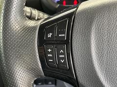 【ステアリングリモコン】運転中でも目線はそのまま、手元のスイッチで安全にオーディオが操作できます。 6