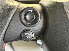 【ステアリングリモコン】運転中でも目線はそのまま、手元のスイッチで安全にオーディオが操作できます。 7