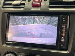 【バックカメラ】駐車時に後方がリアルタイム映像で確認できます。大型商業施設や立体駐車場での駐車時や、夜間のバック時に大活躍！運転スキルに関わらず、今や必須となった装備のひとつです！ 4