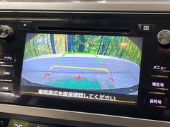 【バックカメラ】駐車時に後方がリアルタイム映像で確認できます。大型商業施設や立体駐車場での駐車時や、夜間のバック時に大活躍！運転スキルに関わらず、今や必須となった装備のひとつです！ 4