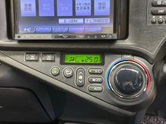 【オートエアコン】一度お好みの温度に設定すれば、車内の温度を検知し風量や温度を自動で調整。暑い…寒い…と何度もスイッチ操作をする必要はありません。快適な車内空間には必須の機能ですね♪ 6