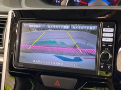 【バックカメラ】駐車時に後方がリアルタイム映像で確認できます。大型商業施設や立体駐車場での駐車時や、夜間のバック時に大活躍！運転スキルに関わらず、今や必須となった装備のひとつです！ 4