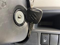 【キーレスエントリー】リモコンキーのボタンで集中ドアロックを施錠・解錠できます。 5