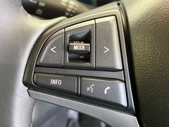 【ステアリングリモコン】運転中でも目線はそのまま、手元のスイッチで安全にオーディオが操作できます。 6