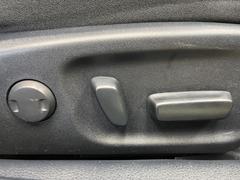 【パワーシート】スイッチ一つで簡単にシートの微調整が可能！電動だから力もいりません！快適なシートポジションにセットして、快適なドライブをお楽しみください。 7