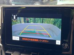 【バックカメラ】駐車時に後方がリアルタイム映像で確認できます。大型商業施設や立体駐車場での駐車時や、夜間のバック時に大活躍！運転スキルに関わらず、今や必須となった装備のひとつです！ 4