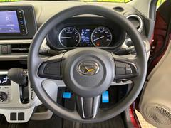 【スマートアシストＩＩ】走行中に前方の車両と歩行者を認識。衝突の危険が高いと判断した場合に警報や緊急ブレーキで衝突回避や衝突時の被害を軽減。さらに車線逸脱警報・前後誤発進抑制機能もセットで装備！ 5