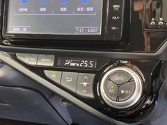 【オートライト】周りの明るさに応じて自動でヘッドライトの点灯・消灯ができる機能です！ライトの付け忘れ・消し忘れなどが無くなり、雨の日や夕方の走行も安心！トンネル通過時も便利ですね♪ 6