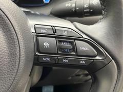 【レーダークルーズコントロール】高速道路での長距離走行が楽に！！自動で速度を保つクルーズコントロールが、衝突軽減システムと連携し、前方の車両を感知して車間を保つように速度調節してくれます！！ 6