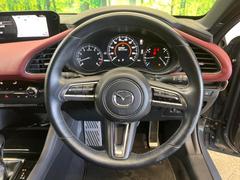 【スマートブレーキサポート】走行中に前方の車両等を認識し、衝突しそうな時は警報とブレーキで衝突回避と被害軽減をアシスト。より安全にドライブをお楽しみいただけます。 5