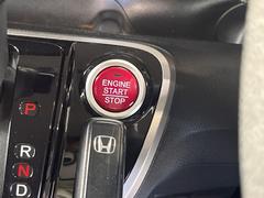 【Ｈｏｎｄａスマートキー】カバンやポケットに入れたままでもドアの施錠・解錠が可能なスマートキーを装備。エンジンのオン・オフ時もカギを取り出す必要が無いからとっても便利です♪ 5