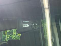 【ドライブレコーダー】安心・安全なカーライフに必須のドライブレコーダーを装備！走行中はもちろん、あおり運転や事故に遭遇した際の状況も映像で記録し、万一のリスクに備えます。 7