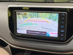 【バックカメラ】駐車時に後方がリアルタイム映像で確認できます。大型商業施設や立体駐車場での駐車時や、夜間のバック時に大活躍！運転スキルに関わらず、今や必須となった装備のひとつです！ 4