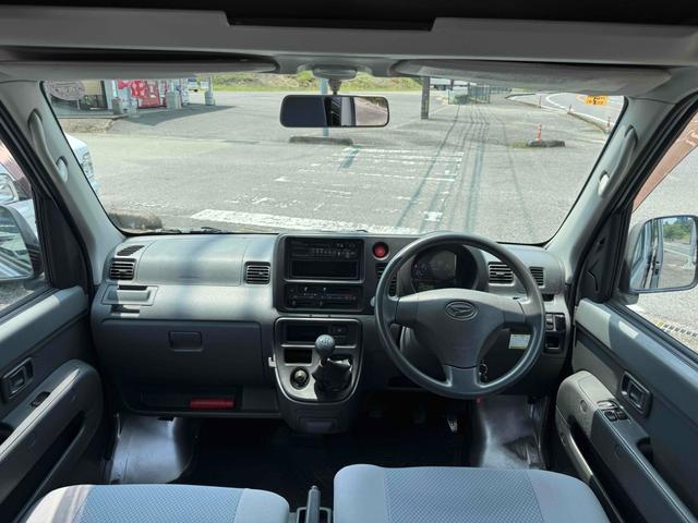 ハイゼットカーゴ 　軽バン　ＭＴ　両側スライドドア　キーレス　エアコン　パワーウィンドウ　運転席エアバッグ　助手席エアバッグ　カセット（2枚目）