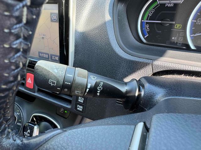 ヴォクシー ハイブリッドＶ　ＥＴＣ　ナビ　ＴＶ　オートクルーズコントロール　両側電動スライドドア　オートライト　ＬＥＤヘッドランプ　スマートキー　シートヒーター　後席モニター　３列シート　ＣＶＴ　アルミホイール　盗難防止システム（6枚目）