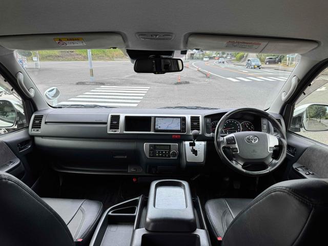 ハイエースワゴン ＧＬ　ナビ　バックカメラ　後席モニター　レーンアシスト　衝突被害軽減システム　電動スライドドア　イージークローザー　オートマチックハイビーム　オートライト　スマートキー　キー連動電動格納ミラー　社外アルミ（2枚目）