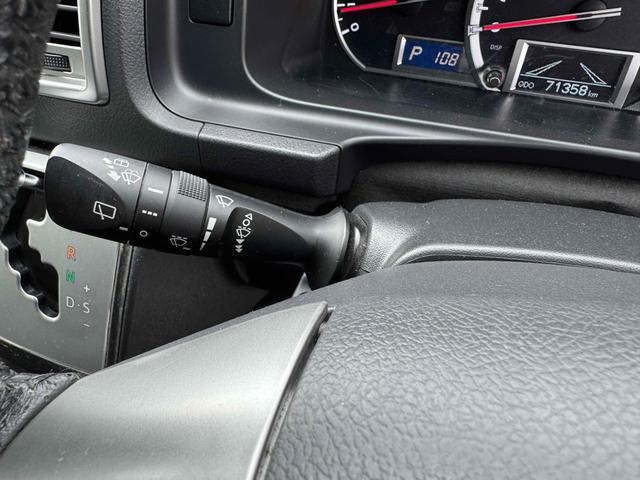 ハイエースワゴン ＧＬ　ナビ　バックカメラ　後席モニター　レーンアシスト　衝突被害軽減システム　電動スライドドア　イージークローザー　オートマチックハイビーム　オートライト　スマートキー　キー連動電動格納ミラー　社外アルミ（8枚目）