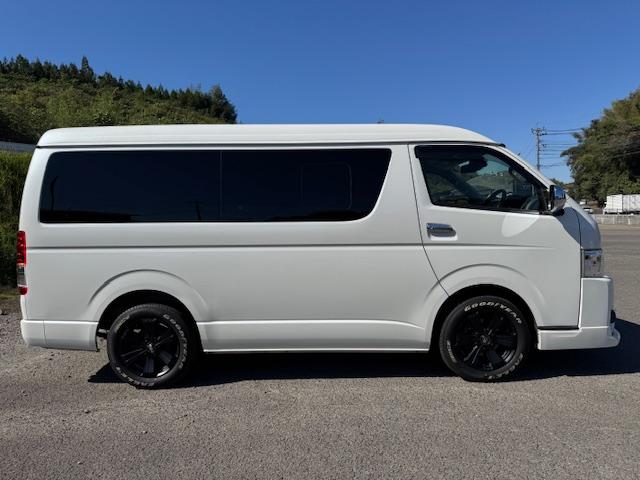 ハイエースワゴン ＧＬ　ナビ　バックカメラ　後席モニター　レーンアシスト　衝突被害軽減システム　電動スライドドア　イージークローザー　オートマチックハイビーム　オートライト　スマートキー　キー連動電動格納ミラー　社外アルミ（15枚目）