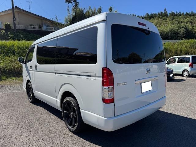 ハイエースワゴン ＧＬ　ナビ　バックカメラ　後席モニター　レーンアシスト　衝突被害軽減システム　電動スライドドア　イージークローザー　オートマチックハイビーム　オートライト　スマートキー　キー連動電動格納ミラー　社外アルミ（16枚目）