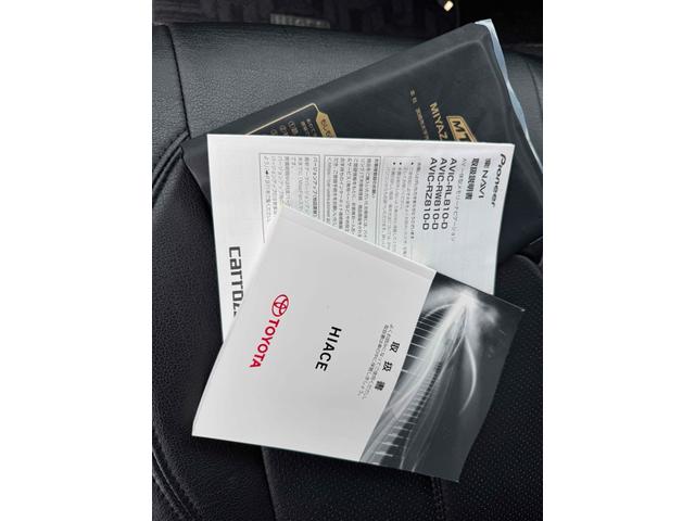 ハイエースワゴン ＧＬ　ナビ　バックカメラ　後席モニター　レーンアシスト　衝突被害軽減システム　電動スライドドア　イージークローザー　オートマチックハイビーム　オートライト　スマートキー　キー連動電動格納ミラー　社外アルミ（22枚目）