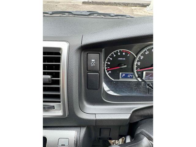 ハイエースワゴン ＧＬ　ナビ　バックカメラ　後席モニター　レーンアシスト　衝突被害軽減システム　電動スライドドア　イージークローザー　オートマチックハイビーム　オートライト　スマートキー　キー連動電動格納ミラー　社外アルミ（23枚目）