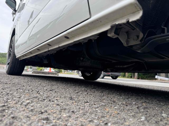 ハイエースワゴン ＧＬ　ナビ　バックカメラ　後席モニター　レーンアシスト　衝突被害軽減システム　電動スライドドア　イージークローザー　オートマチックハイビーム　オートライト　スマートキー　キー連動電動格納ミラー　社外アルミ（29枚目）