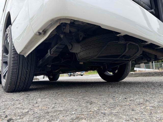 ハイエースワゴン ＧＬ　ナビ　バックカメラ　後席モニター　レーンアシスト　衝突被害軽減システム　電動スライドドア　イージークローザー　オートマチックハイビーム　オートライト　スマートキー　キー連動電動格納ミラー　社外アルミ（33枚目）