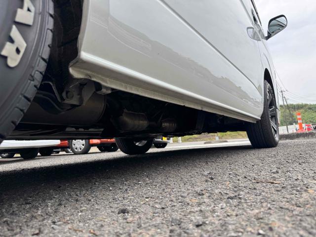 ハイエースワゴン ＧＬ　ナビ　バックカメラ　後席モニター　レーンアシスト　衝突被害軽減システム　電動スライドドア　イージークローザー　オートマチックハイビーム　オートライト　スマートキー　キー連動電動格納ミラー　社外アルミ（34枚目）