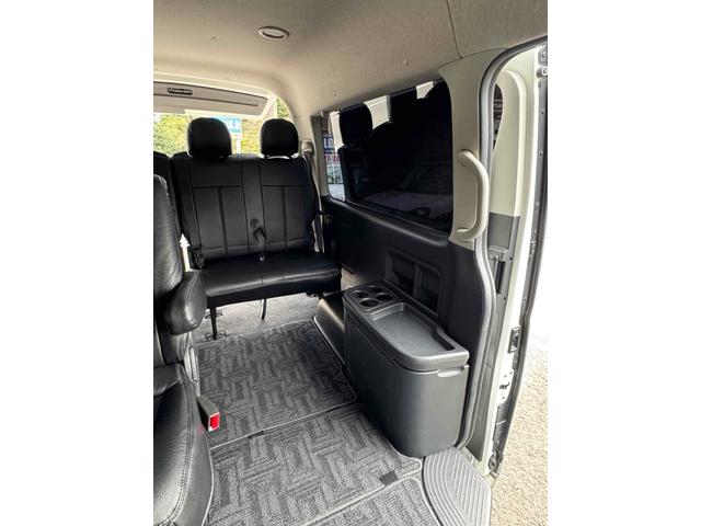 ハイエースワゴン ＧＬ　ナビ　バックカメラ　後席モニター　レーンアシスト　衝突被害軽減システム　電動スライドドア　イージークローザー　オートマチックハイビーム　オートライト　スマートキー　キー連動電動格納ミラー　社外アルミ（39枚目）