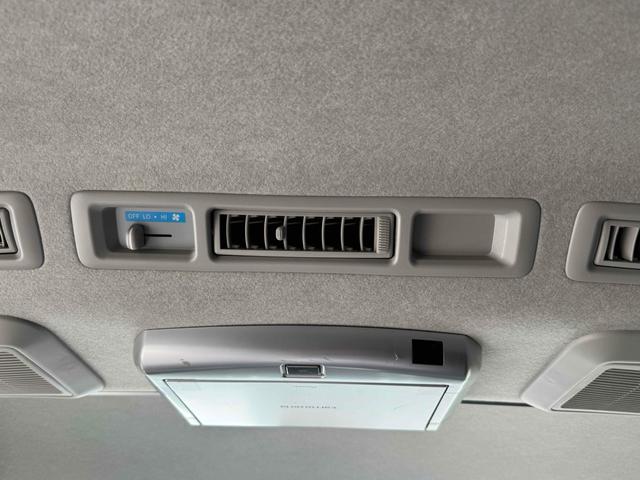 ハイエースワゴン ＧＬ　ナビ　バックカメラ　後席モニター　レーンアシスト　衝突被害軽減システム　電動スライドドア　イージークローザー　オートマチックハイビーム　オートライト　スマートキー　キー連動電動格納ミラー　社外アルミ（64枚目）