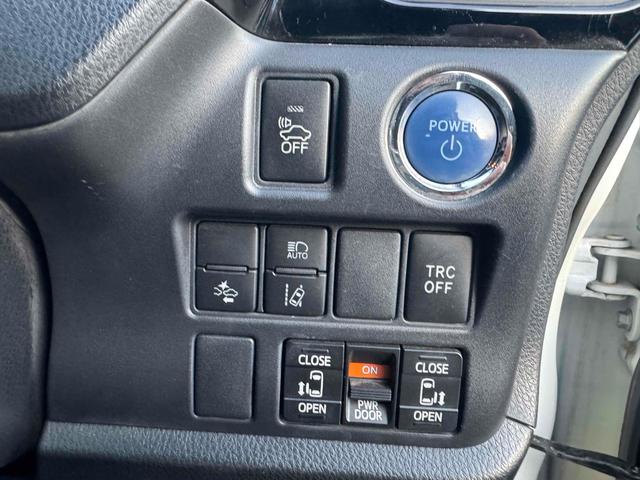 TOYOTA ESQUIRE HYBRID GI BLACK TAILORED