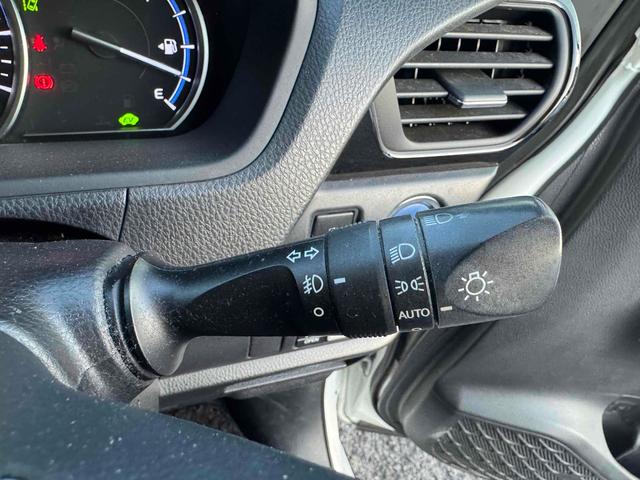 TOYOTA ESQUIRE HYBRID GI BLACK TAILORED