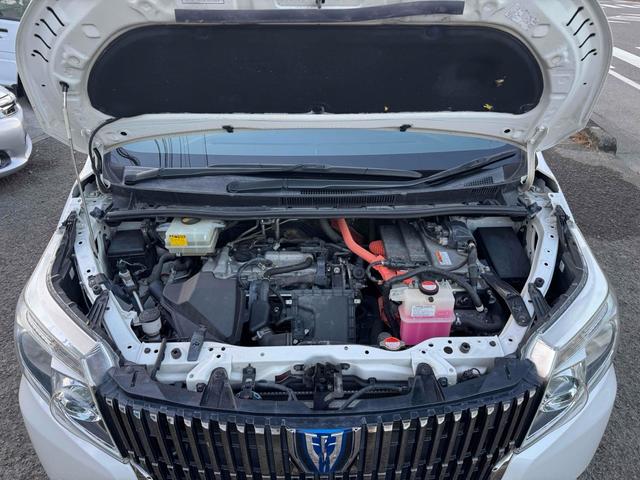 TOYOTA ESQUIRE HYBRID GI BLACK TAILORED