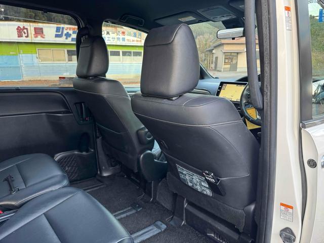 TOYOTA ESQUIRE HYBRID GI BLACK TAILORED