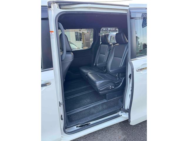 TOYOTA ESQUIRE HYBRID GI BLACK TAILORED