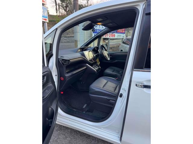 TOYOTA ESQUIRE HYBRID GI BLACK TAILORED