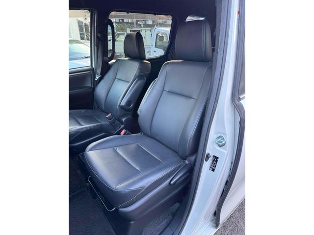 TOYOTA ESQUIRE HYBRID GI BLACK TAILORED