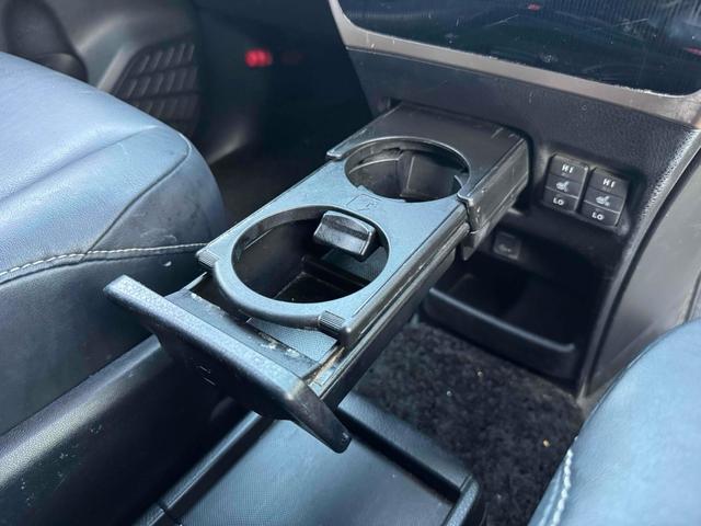 TOYOTA ESQUIRE HYBRID GI BLACK TAILORED