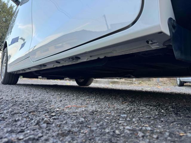 TOYOTA ESQUIRE HYBRID GI BLACK TAILORED