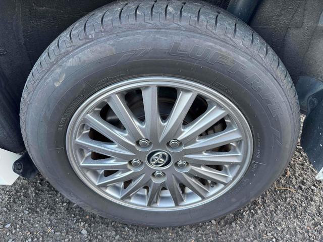 TOYOTA ESQUIRE HYBRID GI BLACK TAILORED