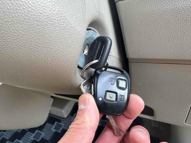 アトレーワゴン カスタムターボＲ　両側スライドドア　キーレスエントリー　ＡＴ　盗難防止システム　ＡＢＳ　ＣＤ　衝突安全ボディ　エアコン　パワーステアリング　パワーウィンドウ（7枚目）