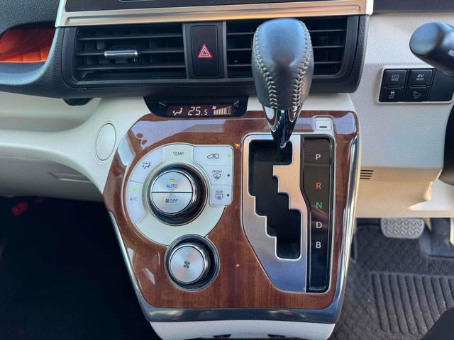 シエンタ ハイブリッドＧ　バックカメラ　ナビ　レーンアシスト　衝突被害軽減システム　両側電動スライドドア　オートマチックハイビーム　オートライト　スマートキー　シートヒーター　３列シート　ＣＶＴ　アルミホイール　記録簿（6枚目）