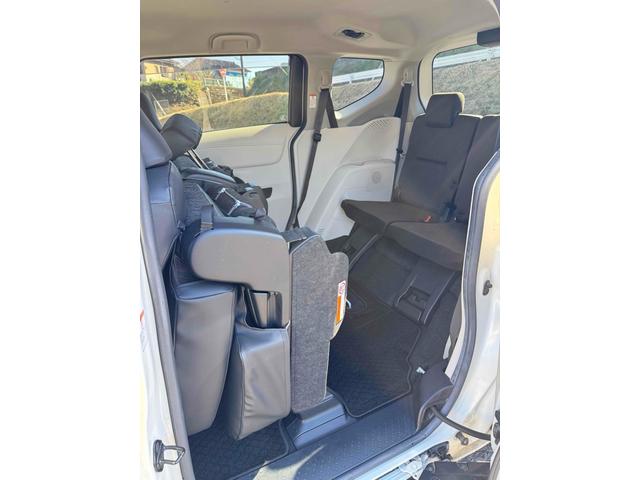 シエンタ ハイブリッドＧ　バックカメラ　ナビ　レーンアシスト　衝突被害軽減システム　両側電動スライドドア　オートマチックハイビーム　オートライト　スマートキー　シートヒーター　３列シート　ＣＶＴ　アルミホイール　記録簿（41枚目）