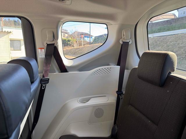 シエンタ ハイブリッドＧ　バックカメラ　ナビ　レーンアシスト　衝突被害軽減システム　両側電動スライドドア　オートマチックハイビーム　オートライト　スマートキー　シートヒーター　３列シート　ＣＶＴ　アルミホイール　記録簿（46枚目）