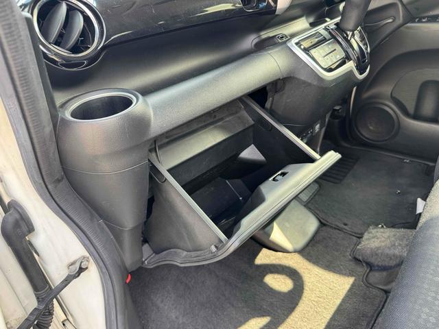 N-BOXカスタム G・Lパッケージ ETC バックカメラ 両側スライド・片側電動 ナビ オートライト HID スマートキー アイドリングストップ ベンチシート CVT 盗難防止システム ABS ESC アルミホイール エアコン(68枚目)