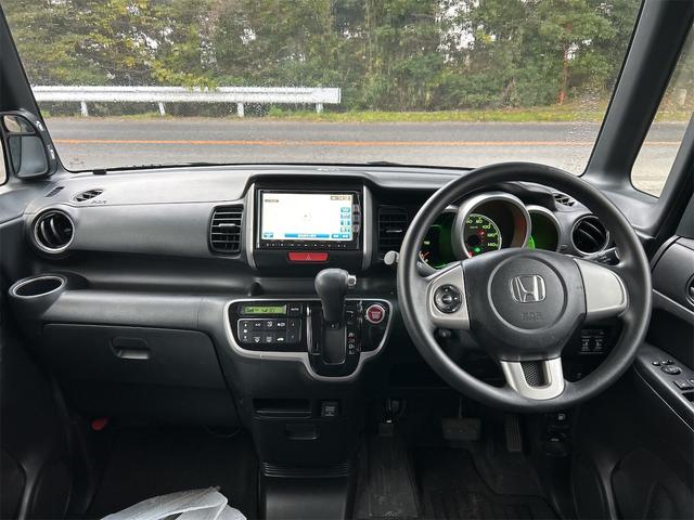 N-BOX G SSパッケージ ETC バックカメラ 両側電動スライドドア ナビ TV オートライト スマートキー アイドリングストップ 電動格納ミラー ベンチシート CVT 盗難防止システム ABS ESC CD DVD再生(2枚目)