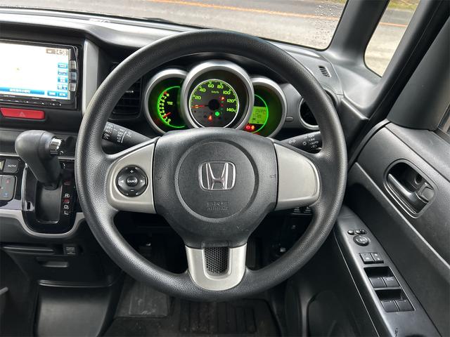 N-BOX G SSパッケージ ETC バックカメラ 両側電動スライドドア ナビ TV オートライト スマートキー アイドリングストップ 電動格納ミラー ベンチシート CVT 盗難防止システム ABS ESC CD DVD再生(3枚目)