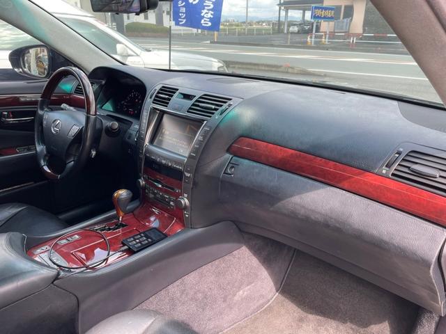 ＬＳ４６０Ｌ 　新品エアロ　新品社外エアサス　ＶＩＰカー　サンルーフ　後席モニター　ＥＴＣ　ドライブレコーダー　禁煙車　本革パワーシート　シートヒーター・エアコン　スマートキー　バックモニター（18枚目）