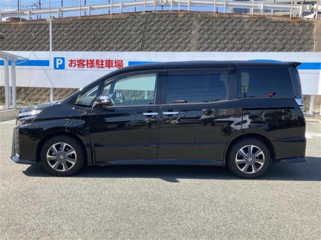 ヴォクシー ＺＳキラメキ２　純正　９インチ　ＳＤナビ／フリップダウンモニター　純正　１２．１インチ／トヨタセーフティセンス／両側電動スライドドア／車線逸脱防止支援システム／ドライブレコーダー　前後／ヘッドランプ　ＬＥＤ　ドラレコ（2枚目）